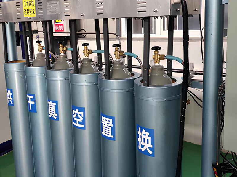 電子氣體級(jí)匯流排，自動(dòng)化控制加熱烘干真空置換裝置 2 套(6 工位，8 工位)可以同時(shí)處理 14 支直徑小于 250 的鋼瓶